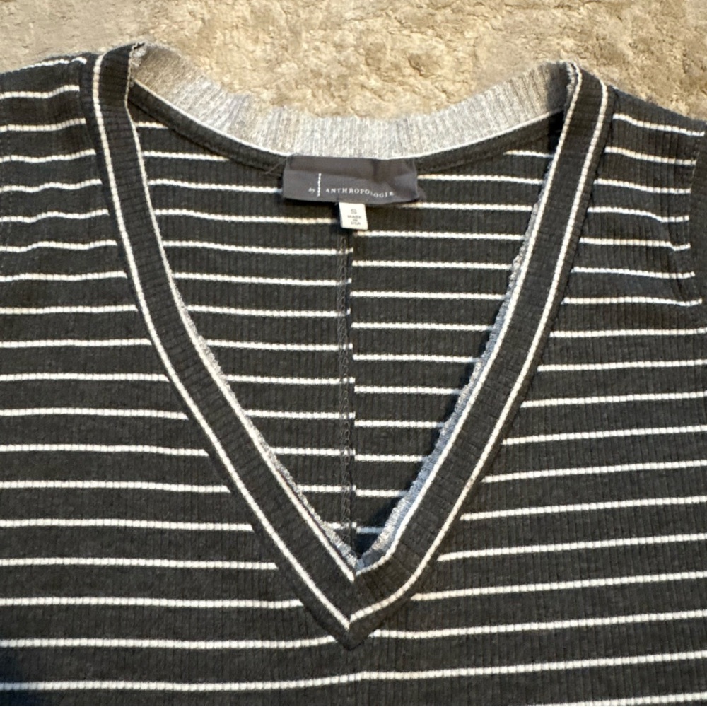 By Anthropologie Gray & White Striped Ribbed V Neck Tank Top Size Small - Picture 3 of 8